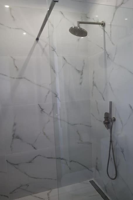 Central, Spacious Studio 5 Min Walk To Acropolis 雅典 外观 照片