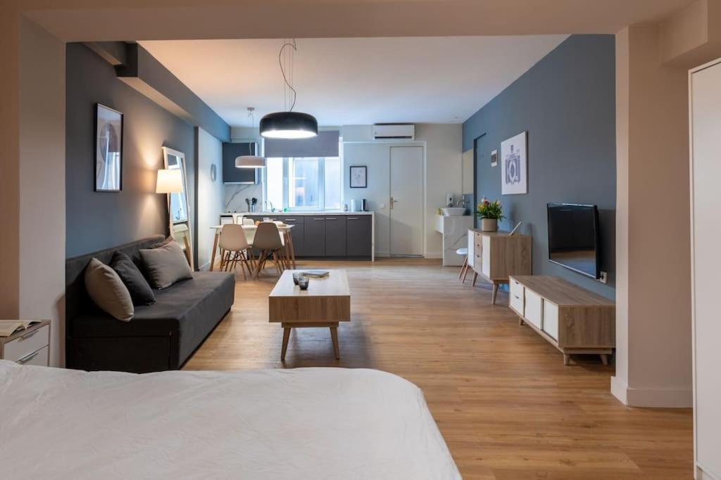 Central, Spacious Studio 5 Min Walk To Acropolis 雅典 外观 照片